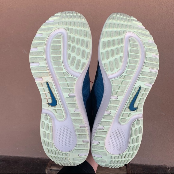 Nike Women’s React Escape Running Shoe - Picture 7 of 8